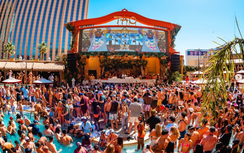 Pool Party Las Vegas: A 2023 Guide to the best Las Vegas Pool Parties -  Thrillist