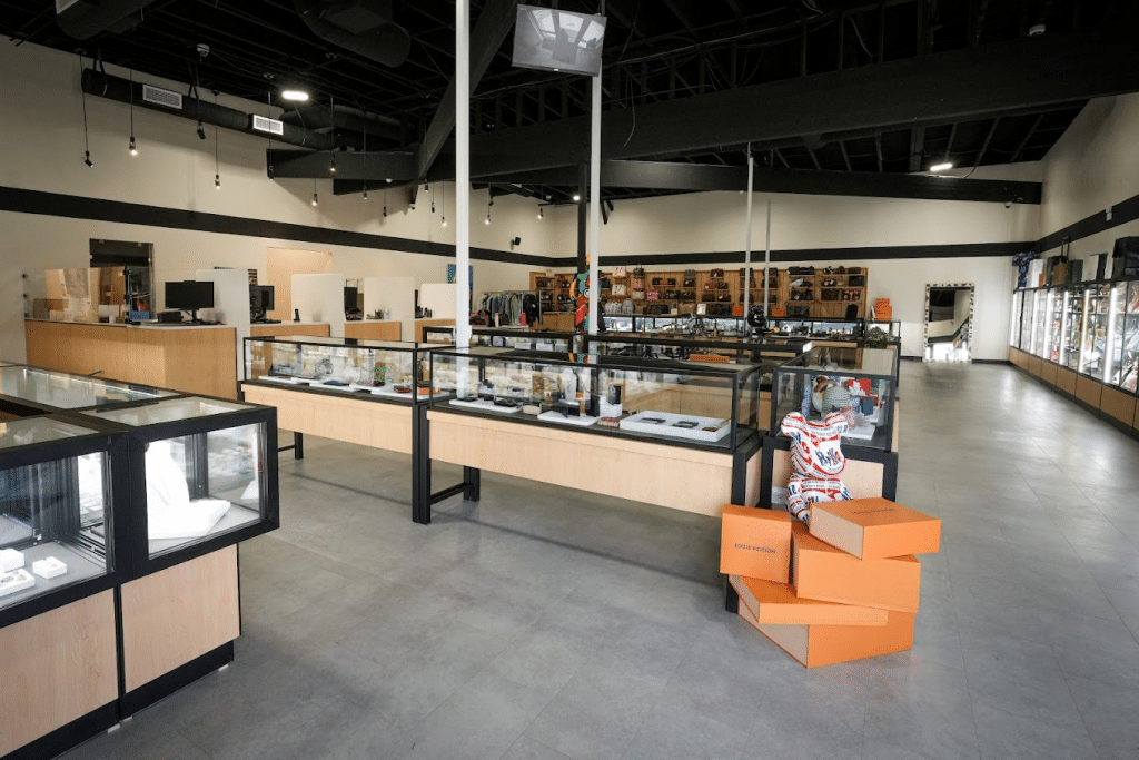 Interior image of Max Pawn in Las Vegas